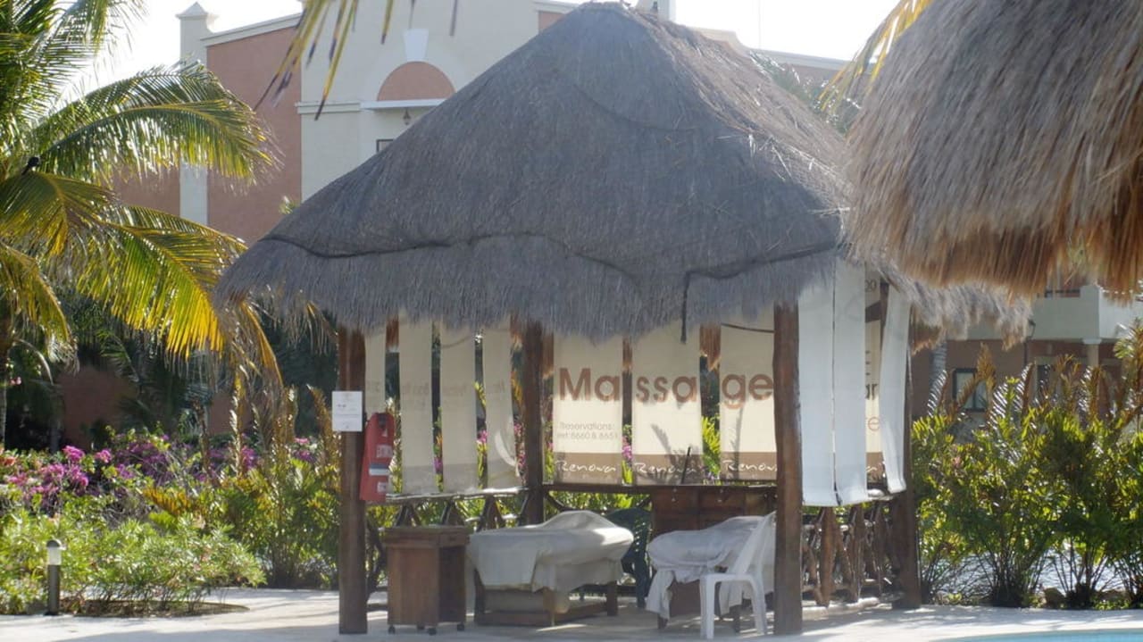 Massagebereich am Pool TRS Yucatan Hotel - Adults only