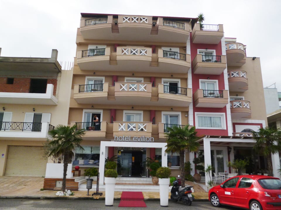 Hoteleingang Evilion Sea & Sun Hotel