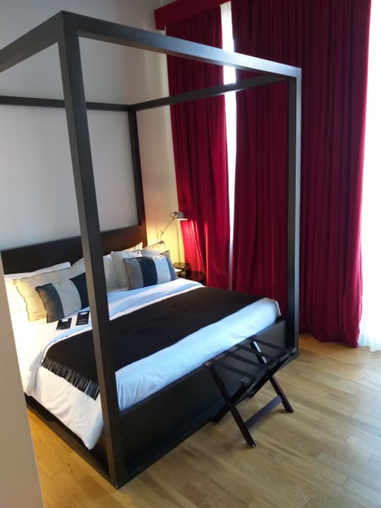 Zimmer Anselmo Buenos Aires, a Curio Collection Hotel by Hilton