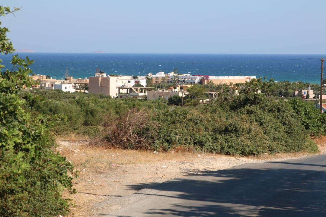 Ferne Sicht auf das Hotel Anissa Beach & Village