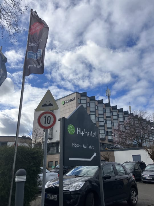 Außenansicht H+ Hotel Köln Brühl
