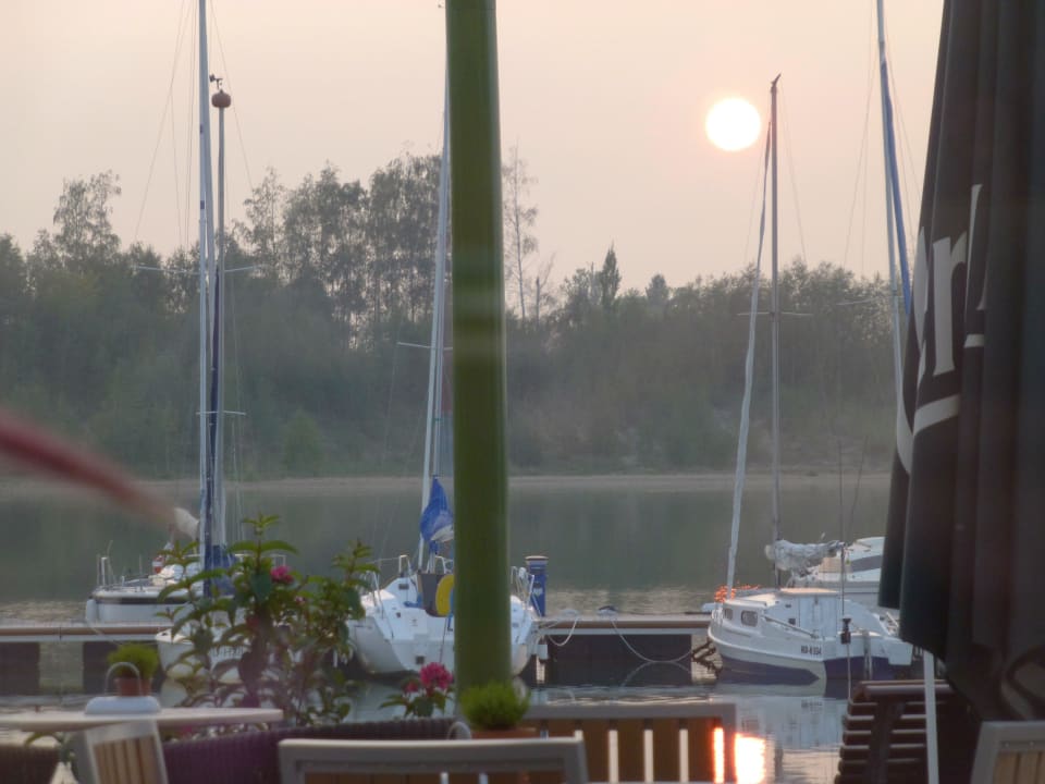 Sonnenuntergang LAGOVIDA Ferienresort am Störmthaler See