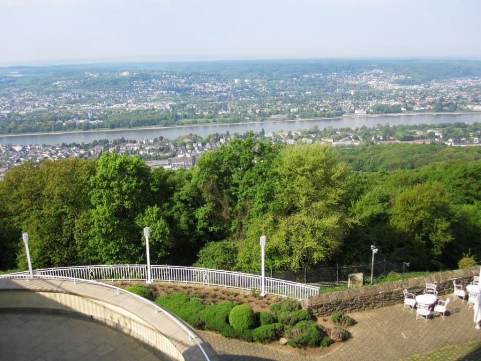 Ausblick von der Suite "Bayern" Steigenberger Icon Grandhotel Petersberg