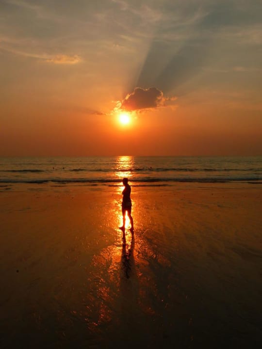 Sonnenuntergang am Hotelstrand Khaolak Orchid Beach Resort