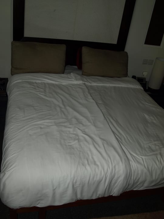 Das Bett, aber nicht meins, da zu schmal The Chedi Muscat
