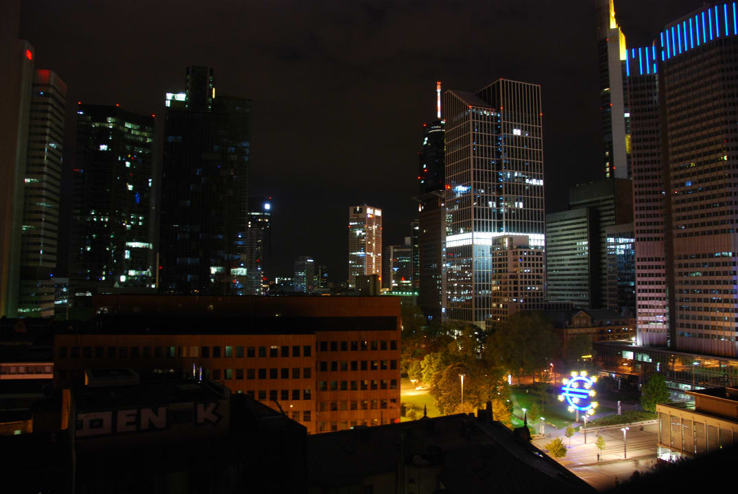 Ausblick Adina Apartment Hotel Frankfurt Neue Oper