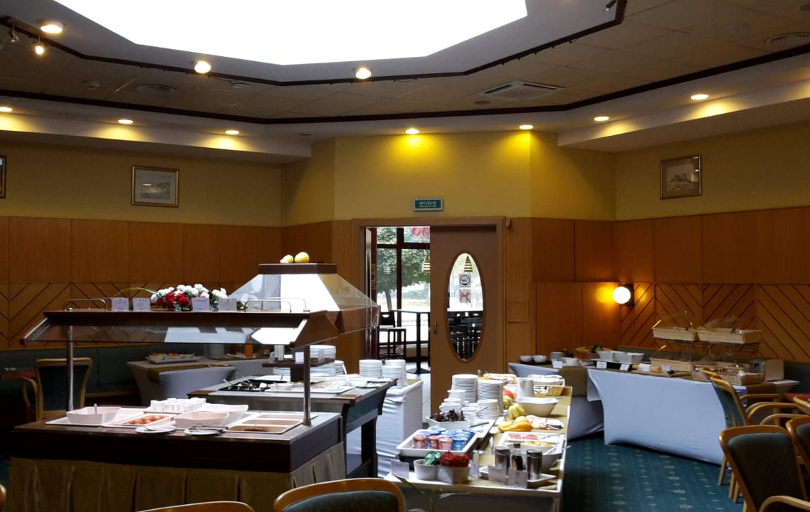 Gemütlichkeit am Frühstückstisch Hotel Mercure Jelenia Gora