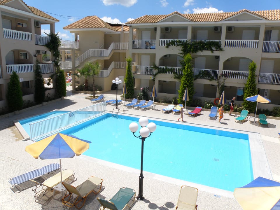 JEDEN Z DWÓCH BASENÓW Hotel Tsilivi Admiral