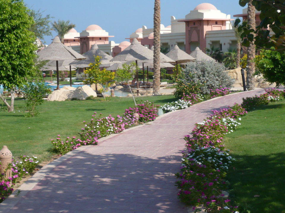 Территория отеля Serenity Alpha Beach