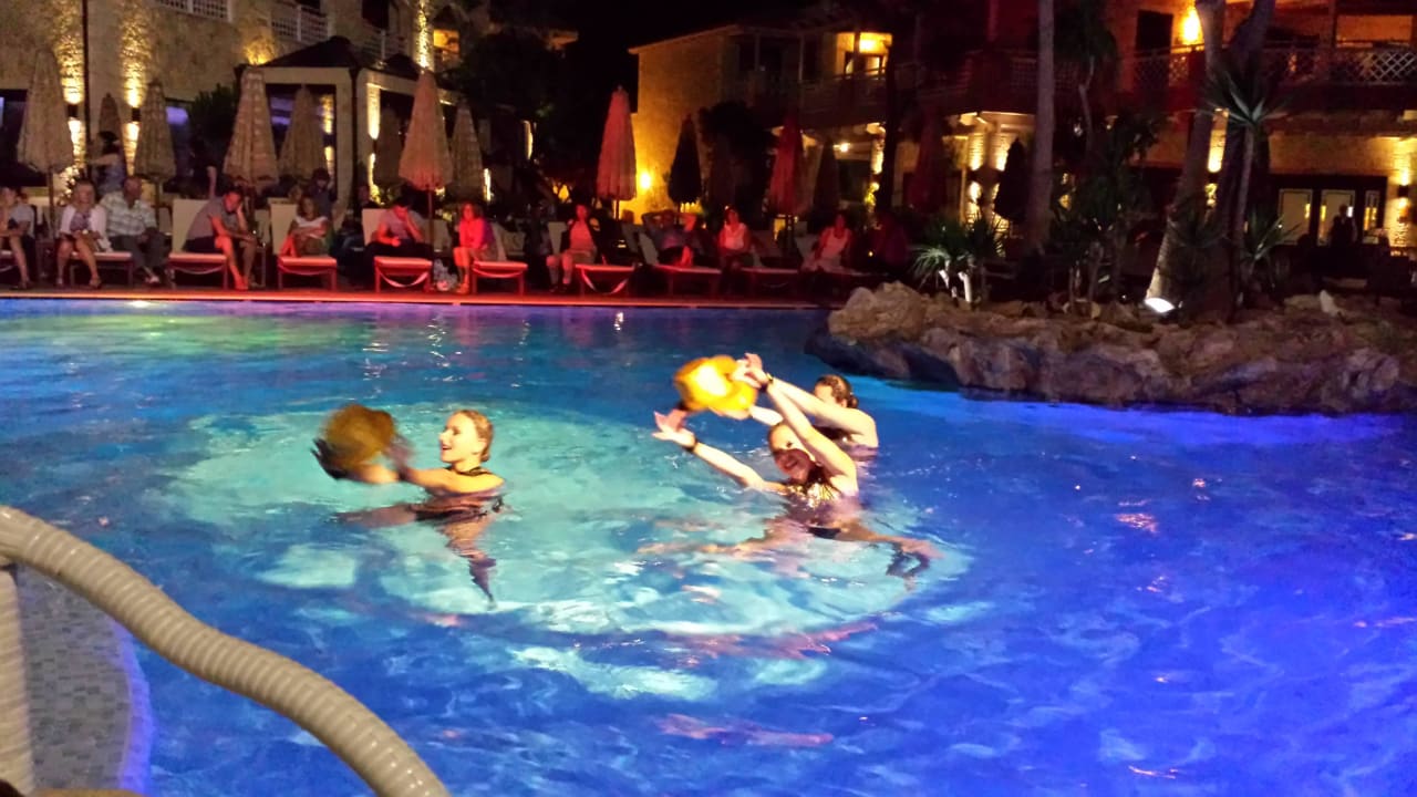 Abendshow mit Wasserballett Cactus Royal