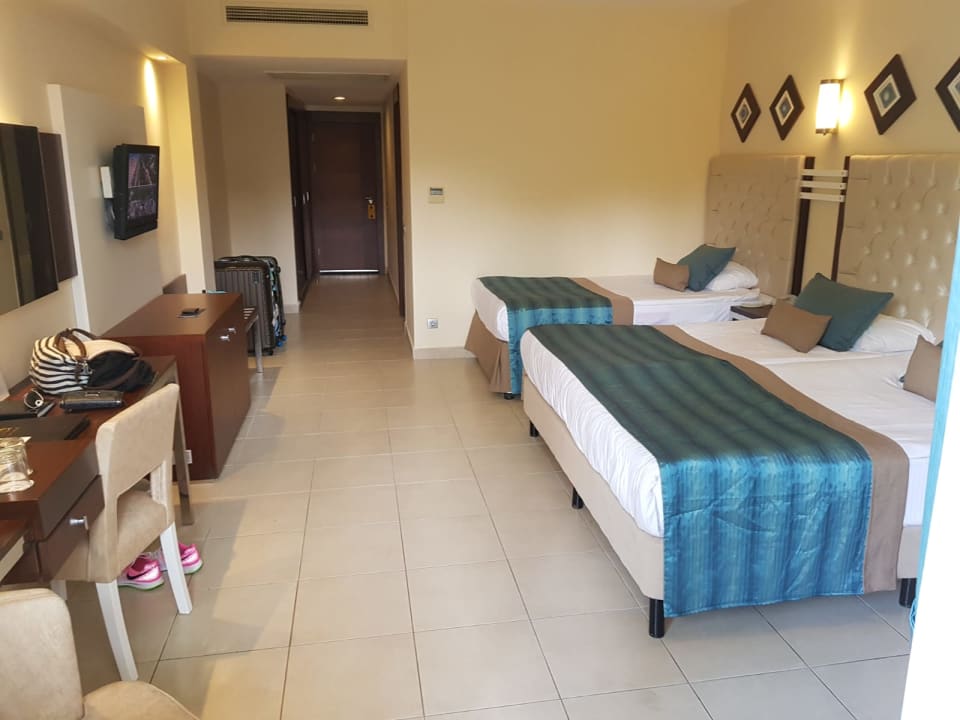 Zimmer Kamelya Aishen Club