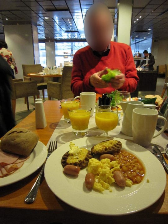 Breakfast at Oceana Hilton Helsinki Kalastajatorppa