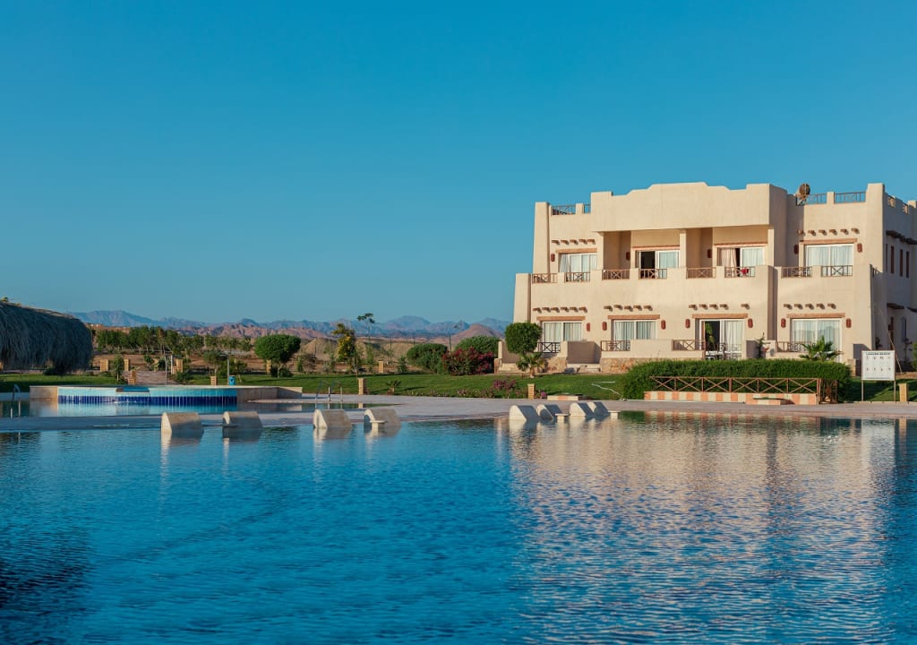 Pool Laguna Beach Marsa Resort