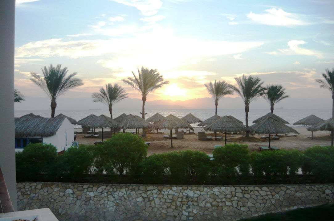 Закат солнца в Табе (Египет) Parrotel Beach Resort