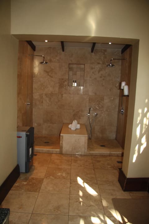 Bad mit 2 Duschen Hotel Woodall Country House