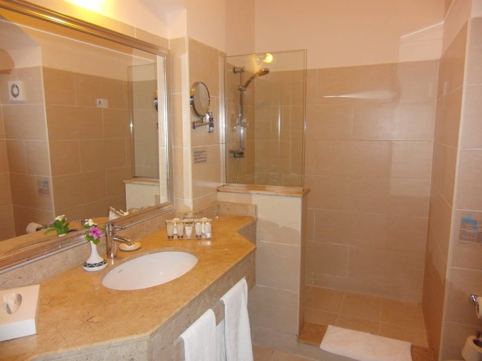 Schönes großes Bad Steigenberger Coraya Beach - Adults only