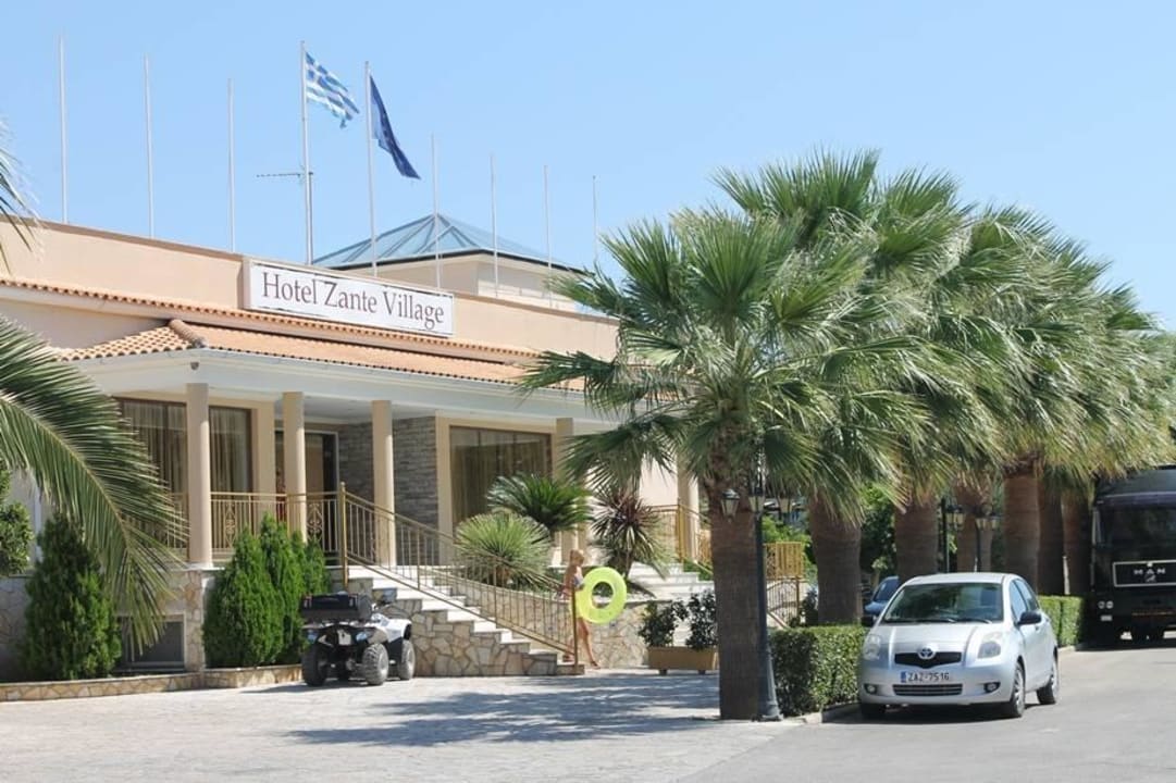 Hotel  od  frontu Hotel Zante Village