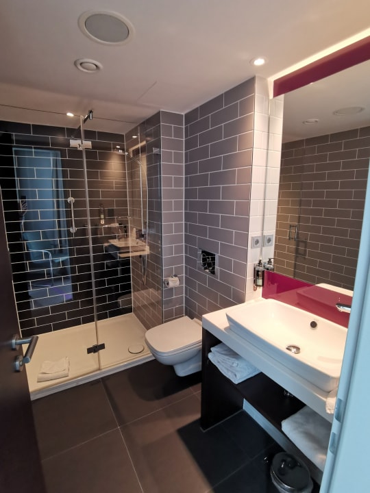 Zimmer Premier Inn Stuttgart City Centre Hotel