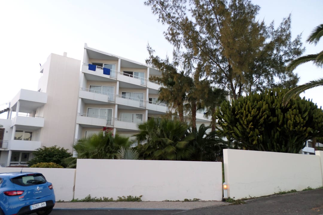 Von der Strasse aus  allsun App.-Hotel Esquinzo Beach