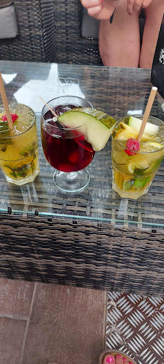 Gastro Casa con plieta, en country con lago a 20 minutos de CABA