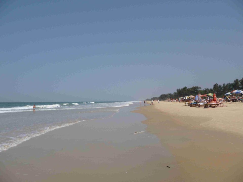Strandblick zur rechten Seite Novotel Goa Dona Sylvia Resort