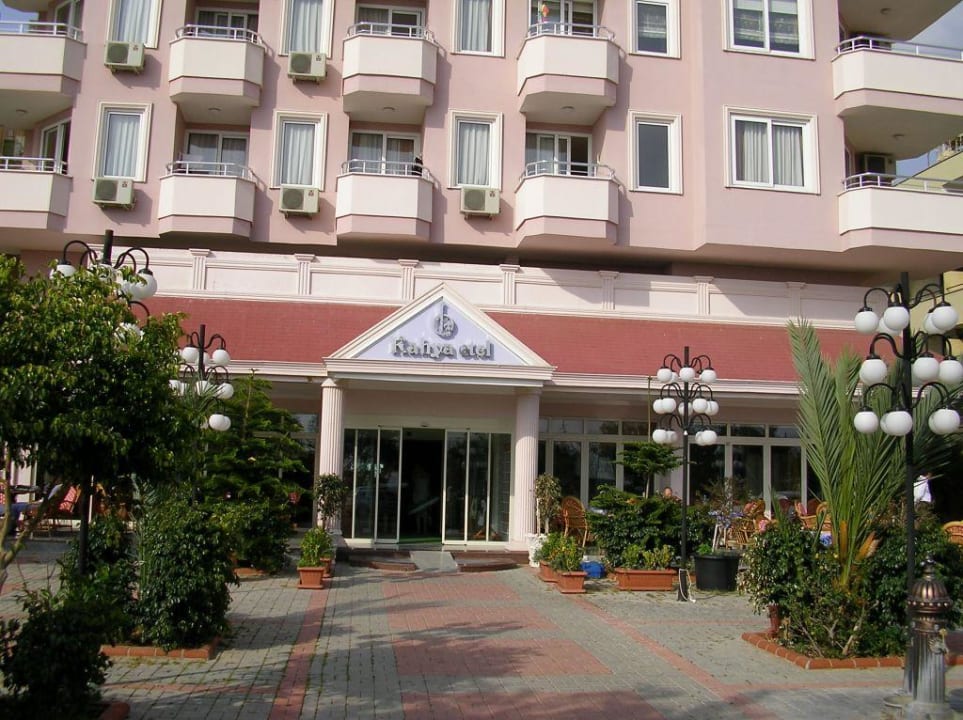 Frontansicht aus Rtg. Küstenstrasse Hotel Kahya