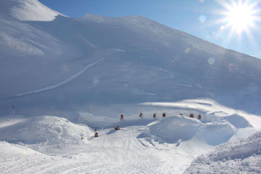 Blick auf das IgluLodge-Gelände Hotel IgluLodge