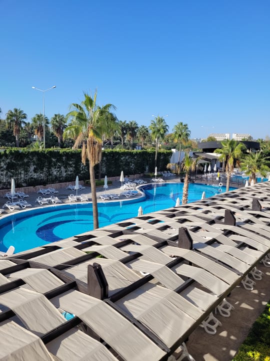Pool Mary Hotel Side