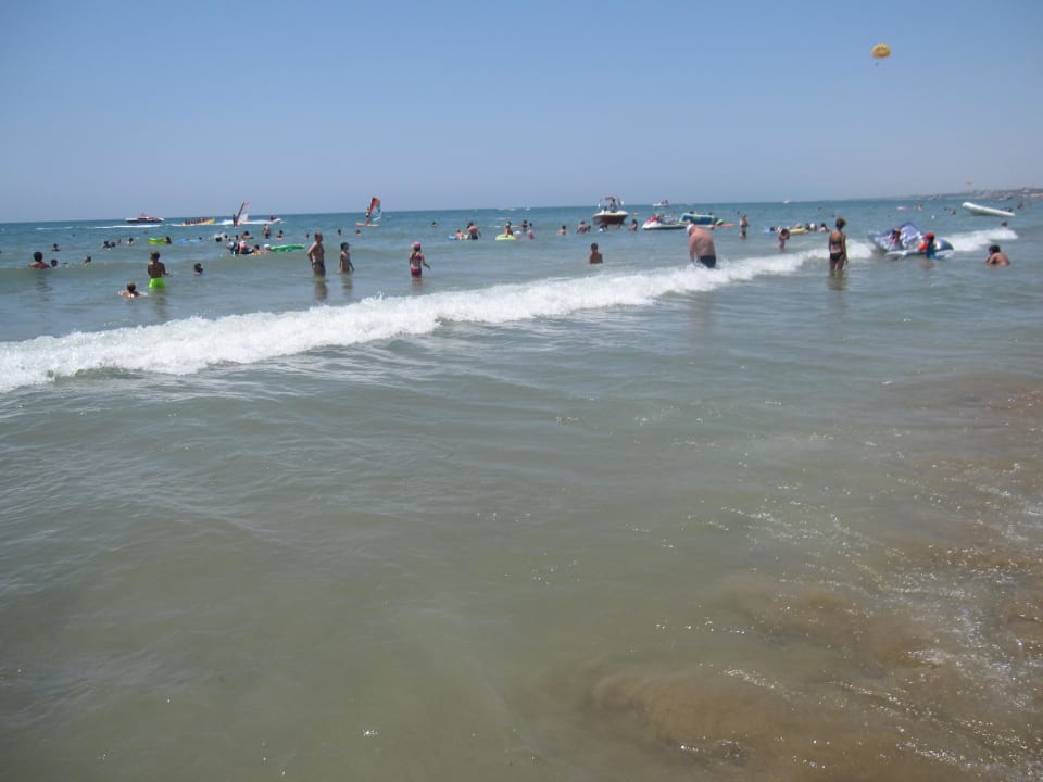 Hoteleigener Strandabschnitt Side Breeze Hotel