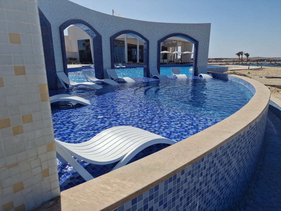 Pool Malikia Resort Abu Dabbab
