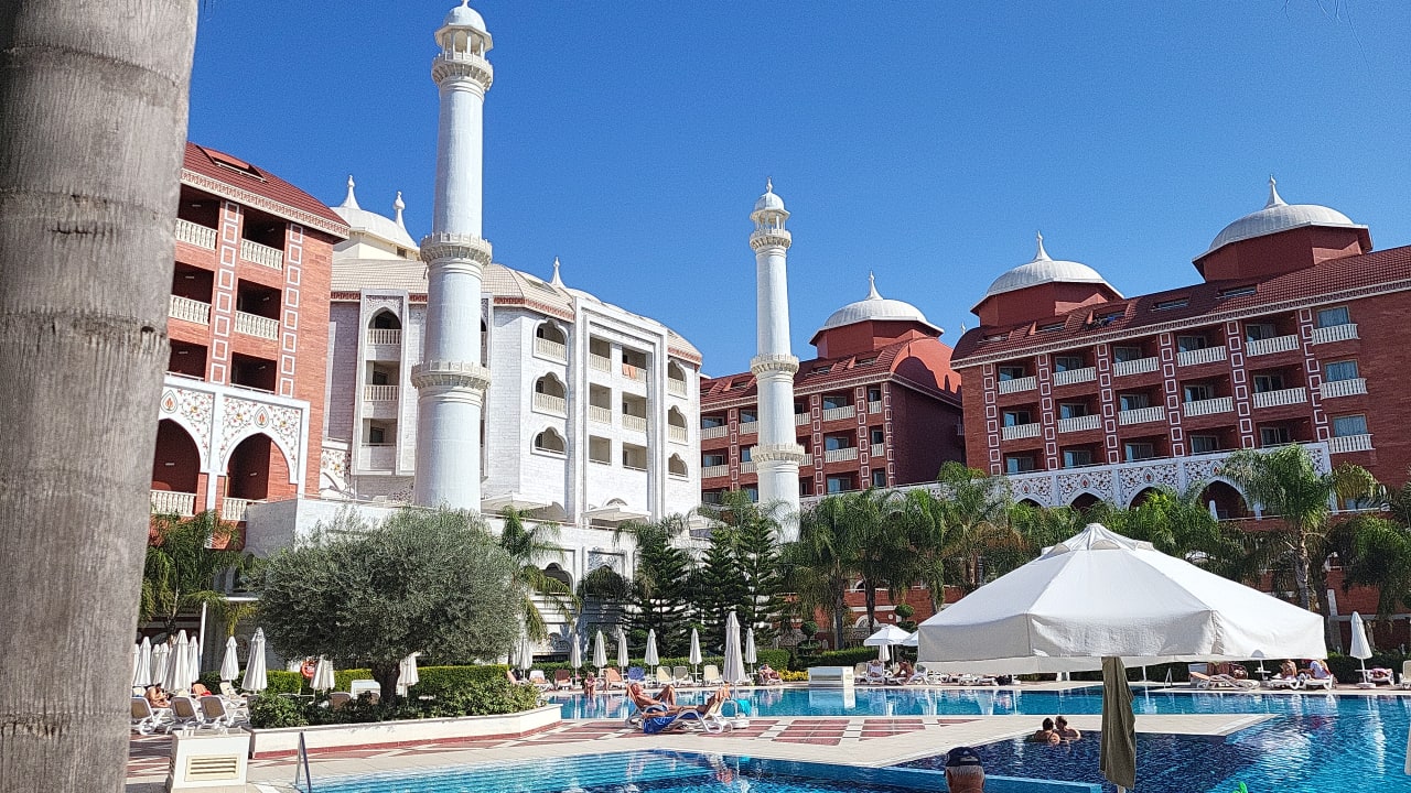 Außenansicht Royal Taj Mahal Hotel