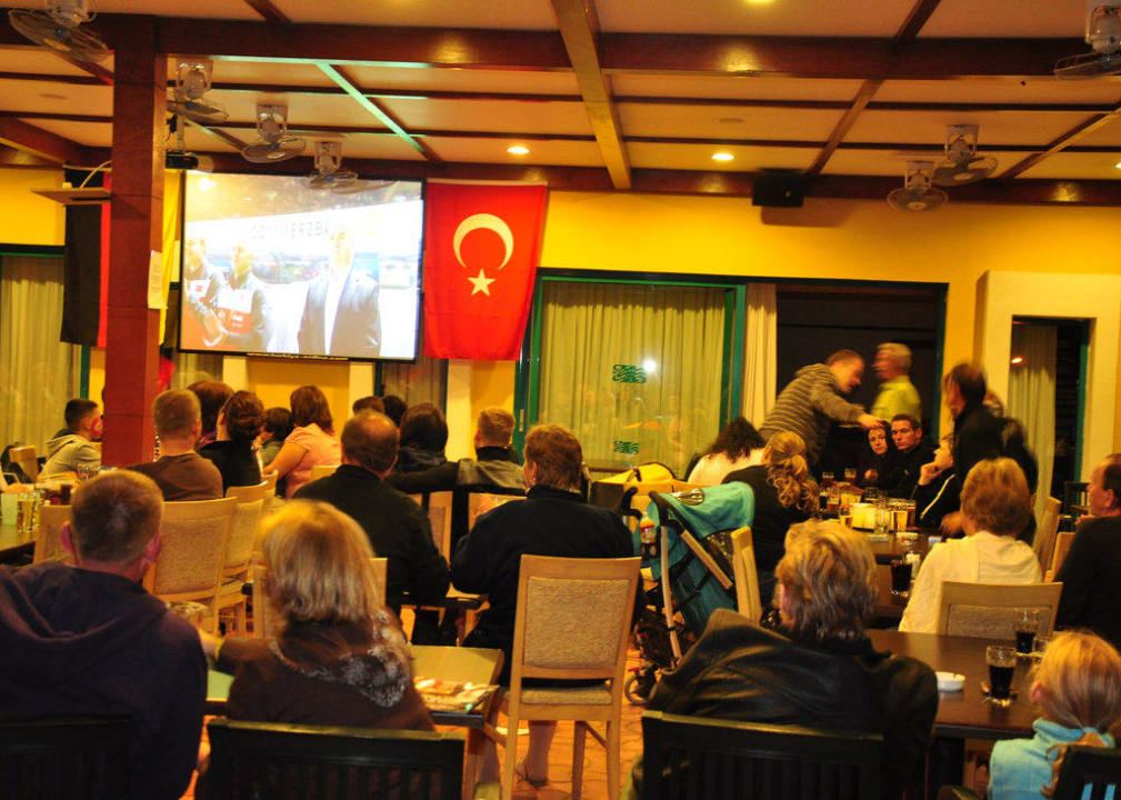 Fussballspiel Deuschland-Türkei Dosi Hotel