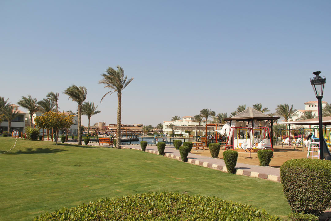 Blick mit Spielplatz Pickalbatros Dana Beach Resort - Hurghada