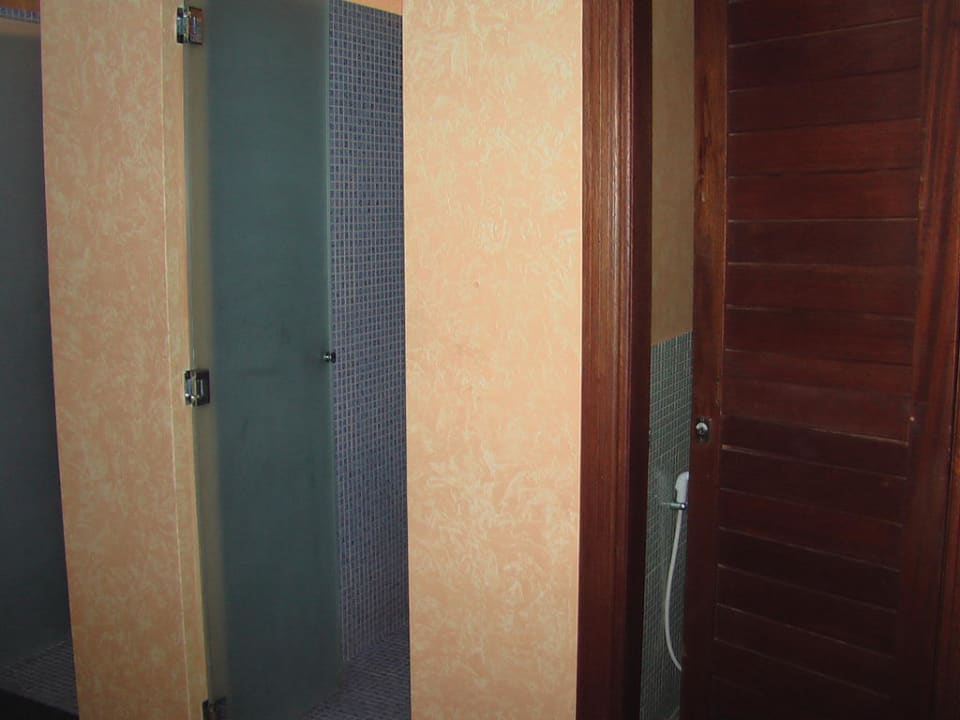 Umkleide am Strand Hotel Le Meridien Al Aqah Beach Resort