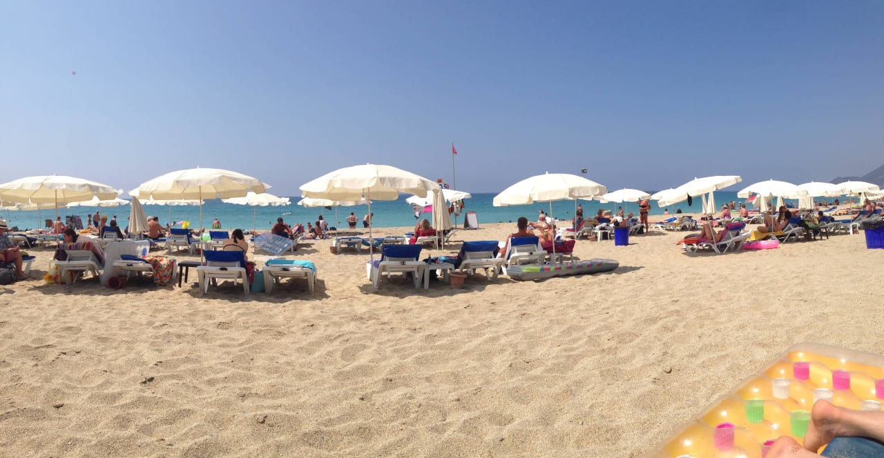  2 Liegen, 1 Schirm für 15€ Riviera Hotel & Spa