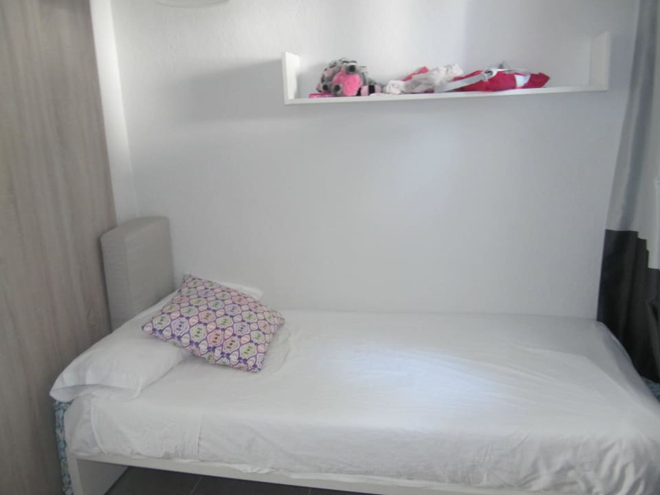 3. Bett im Flur am Eingang TUI MAGIC LIFE Cala Pada