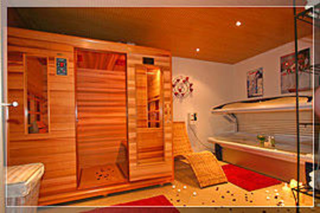Wellnessbereich mit Infrarotkabine und Solarium Alpina Appartements