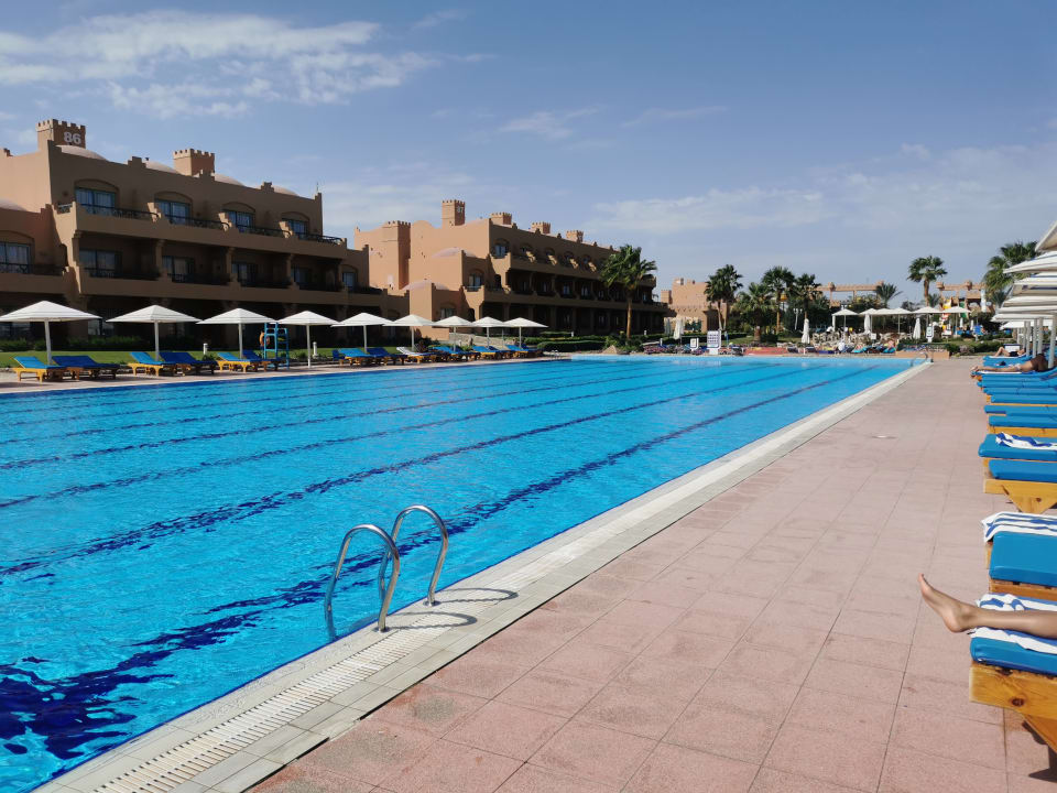 Pool Akassia Swiss Resort