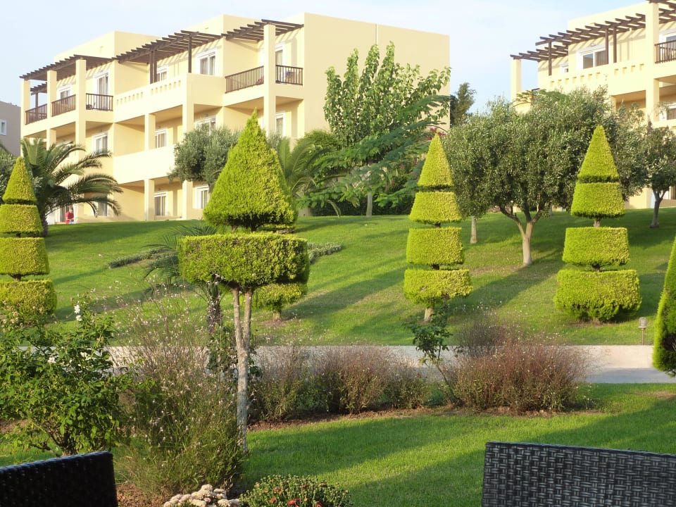 Blick von der Hauptbar in den Garten Hotel Horizon Beach Resort