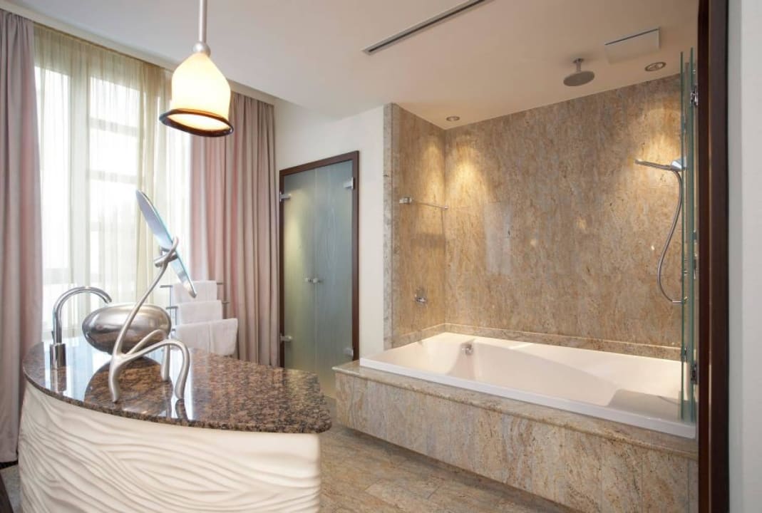 Badezimmer East Hotel