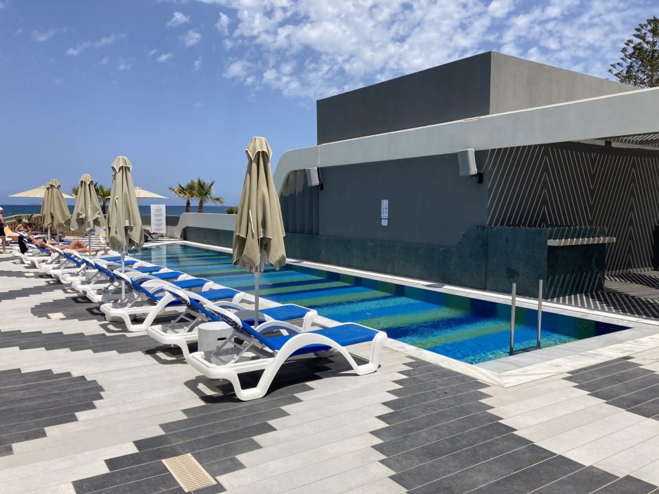 Pool Arina Beach Resort