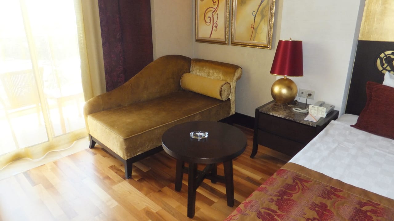 Sofa im Zimmer Horus Paradise Luxury Resort & Club