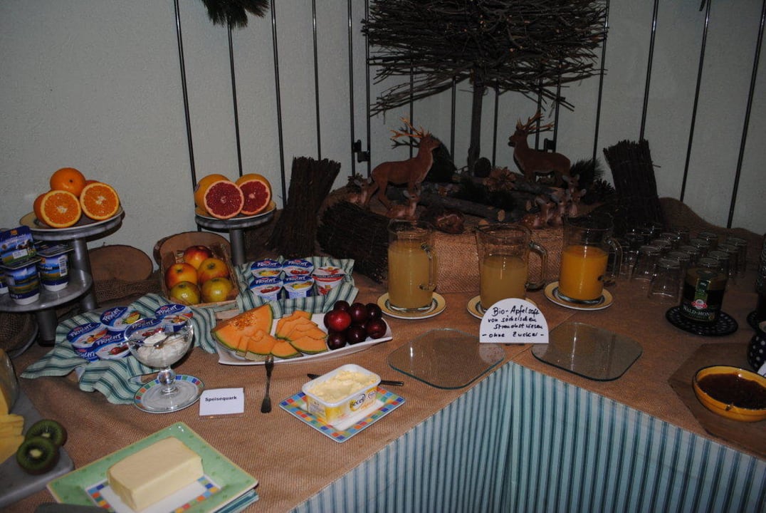 Sehr gutes und umfangreiches Frühstücksbuffet Pension am Großen Garten