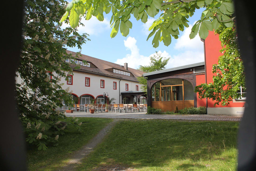 Innenhof mit Biergarten Landidyll Hotel Erbgericht Tautewalde