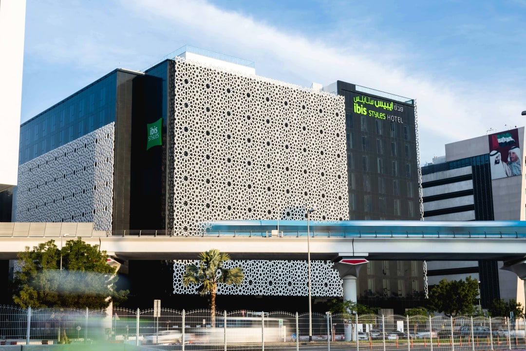 Außenansicht ibis Styles Dubai Airport