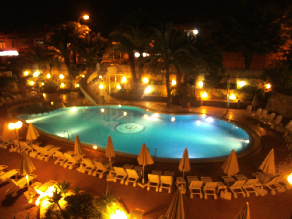 Poolanlage bei Nacht MUR Hotel Neptuno Gran Canaria