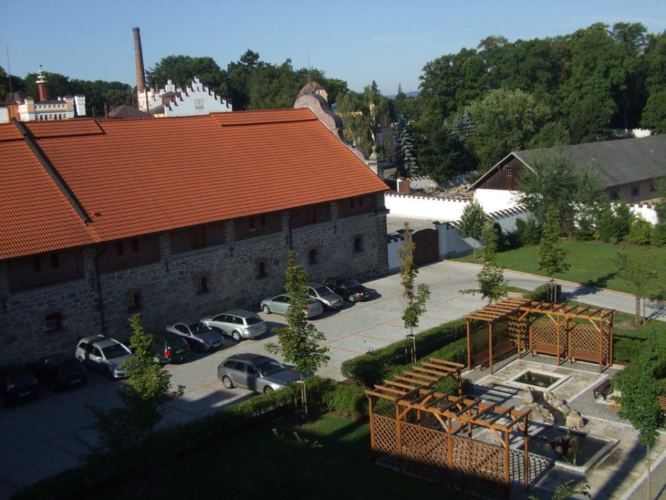 Výhled z apartmánu do dvora Hotel U Sladka