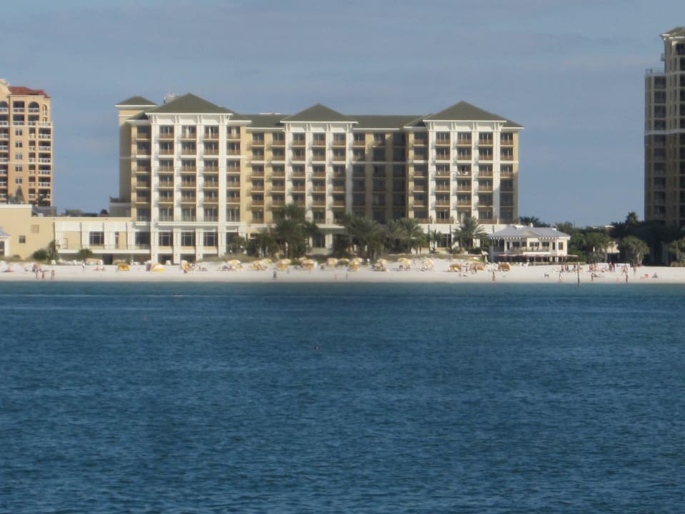 Vom Wasser aus Sandpearl Resort