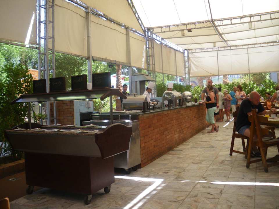 Frühstück im Hauptrestaurant Ghazala Beach