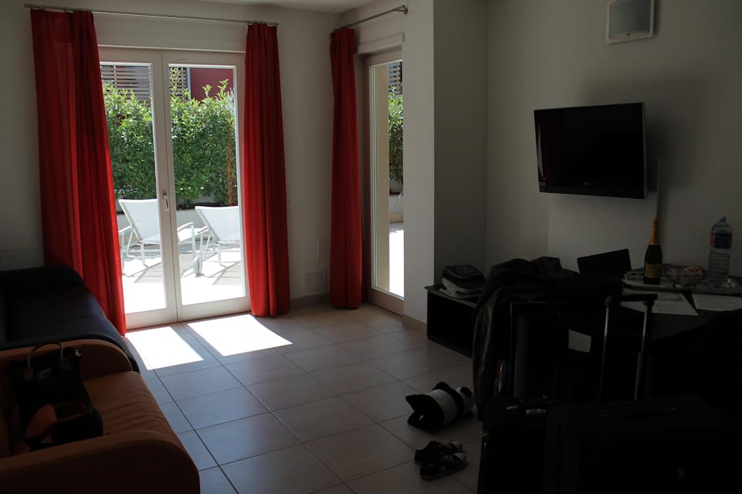 Wohnzimmer und zweiter Schlafbereich 4 Limoni Apartment Resort